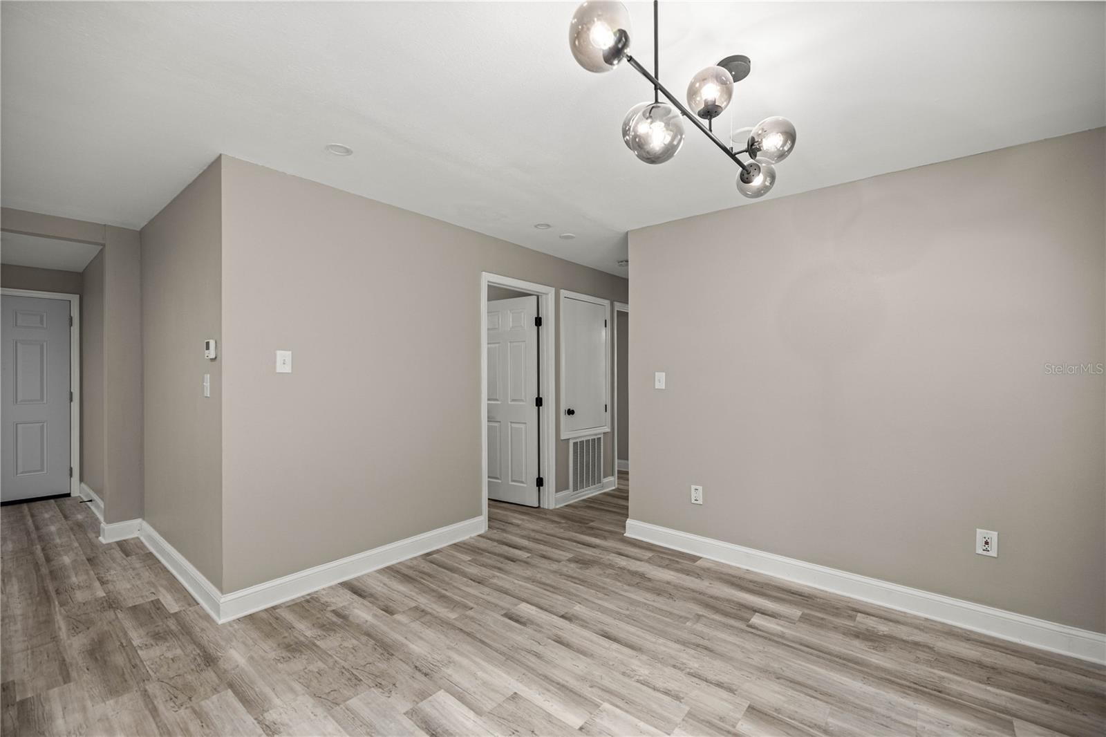 Image 7 of 25 For 11572 60th Avenue