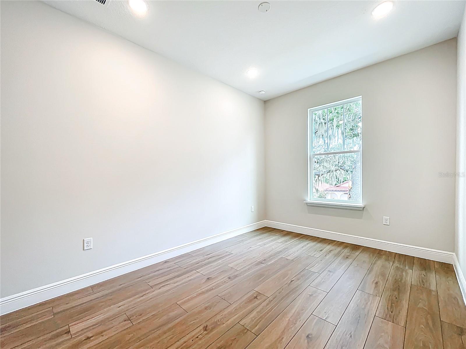 Image 15 of 50 For 8 Forest Lane