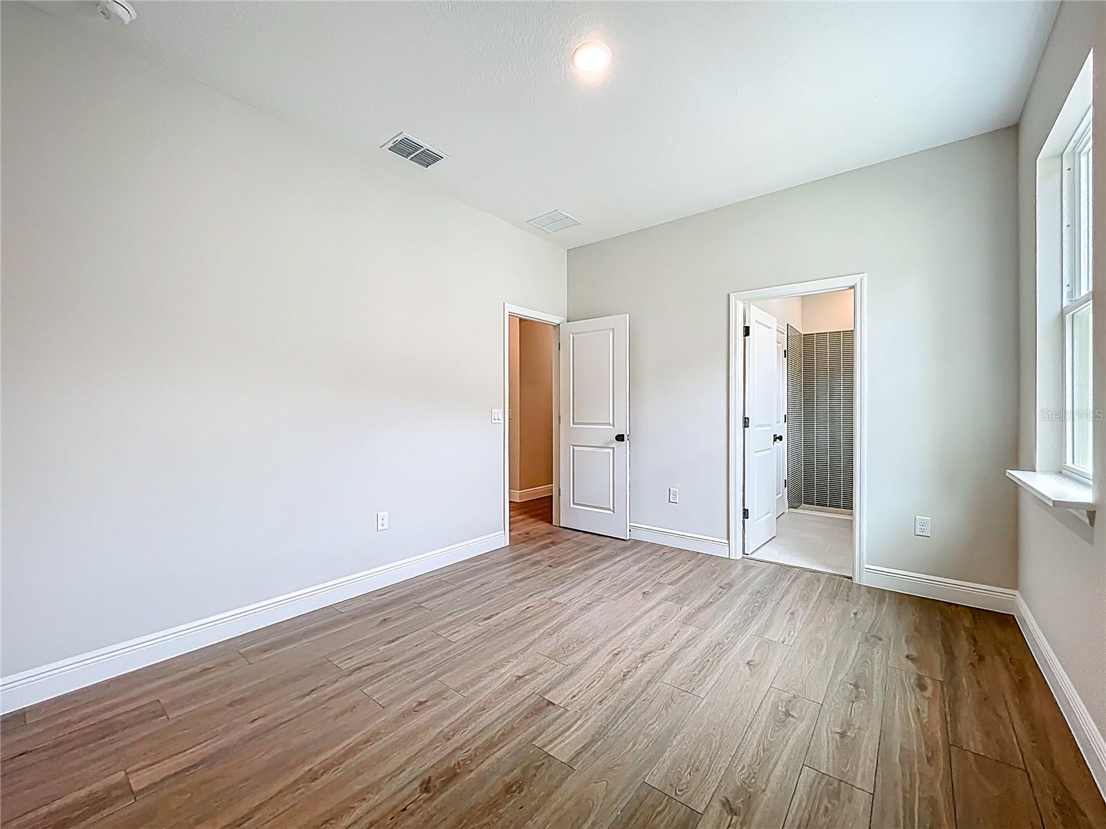 Image 19 of 50 For 8 Forest Lane