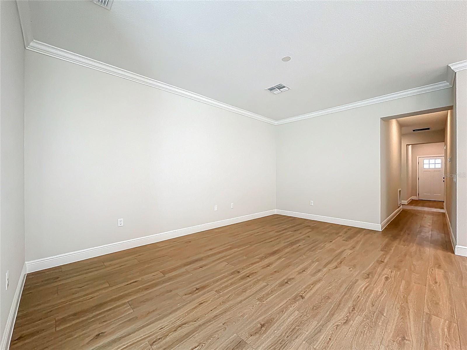 Image 9 of 50 For 8 Forest Lane