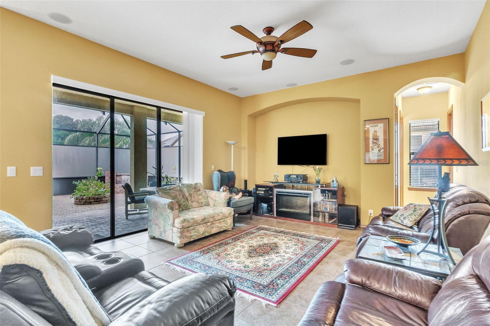 Image 27 of 37 For 2921 Falconhill Drive