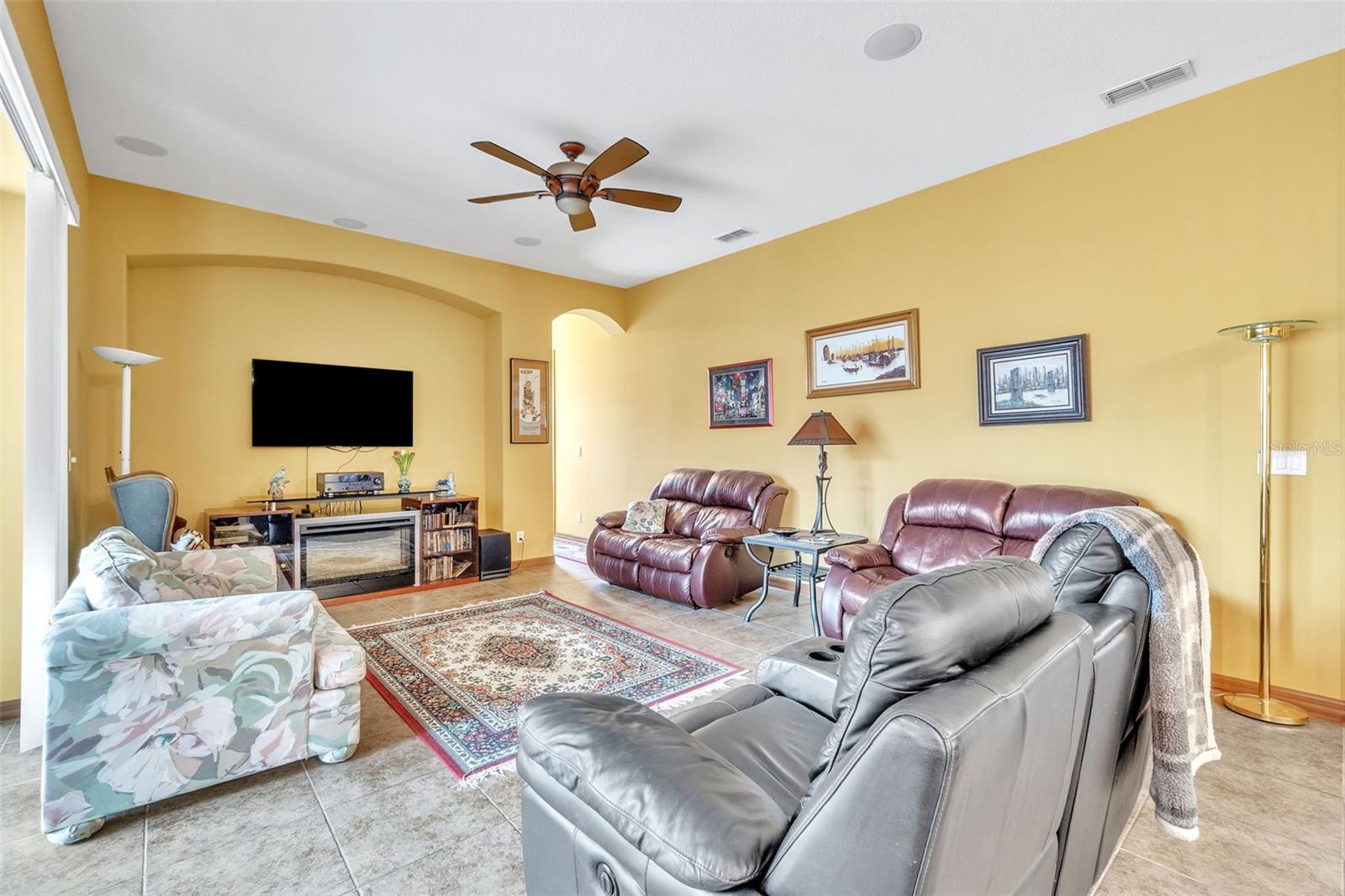 Image 28 of 37 For 2921 Falconhill Drive