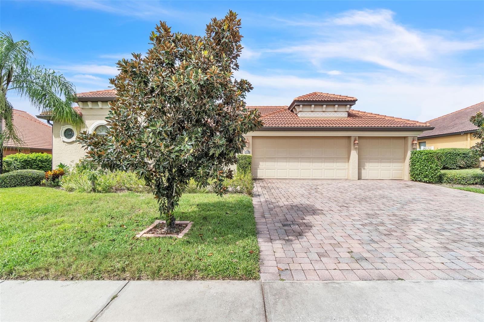 Image 3 of 37 For 2921 Falconhill Drive
