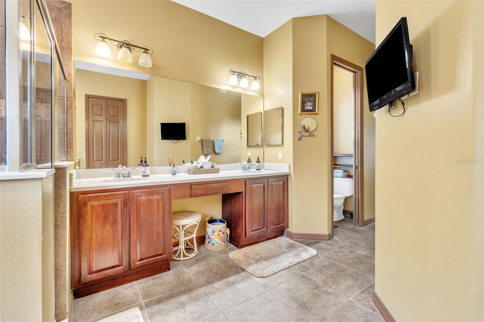 Image 5 of 37 For 2921 Falconhill Drive