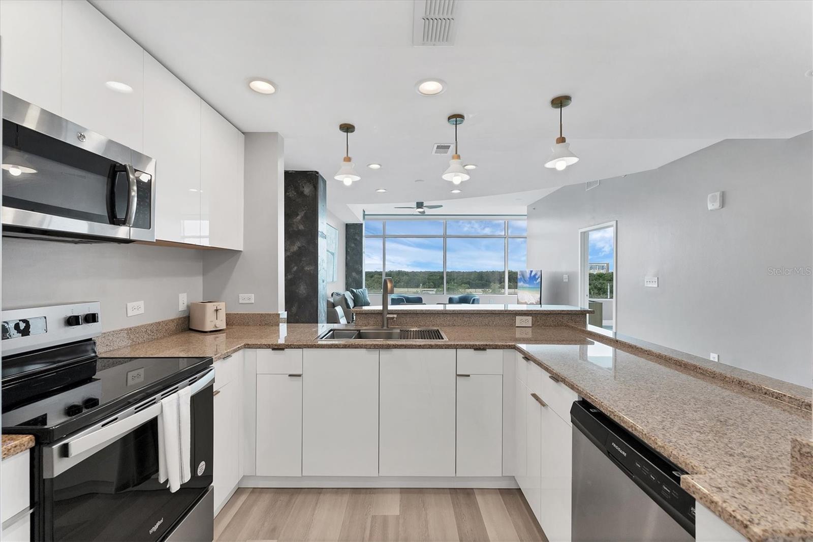 Image 12 of 49 For 525 Jackson Street 705