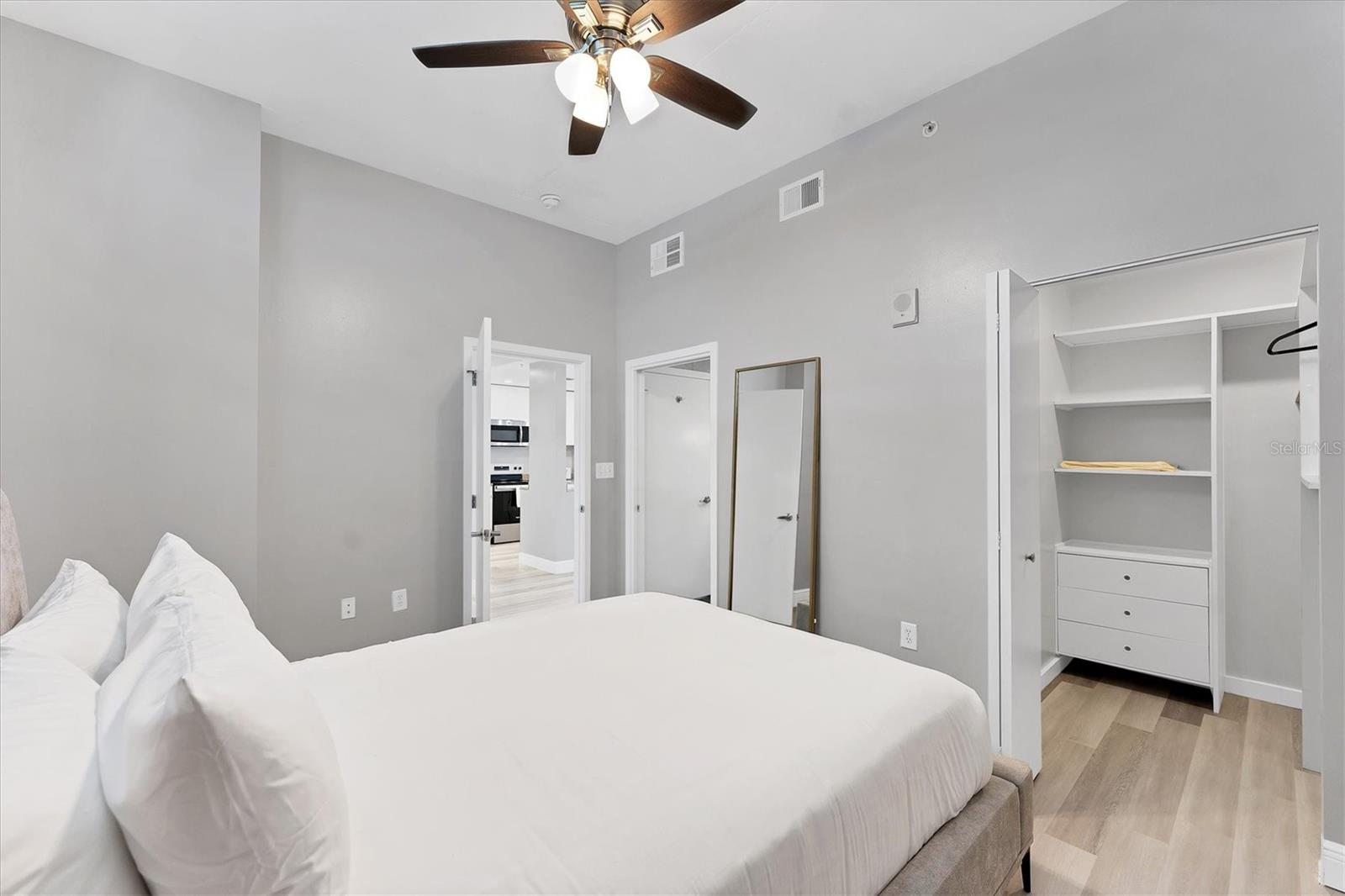 Image 23 of 49 For 525 Jackson Street 705