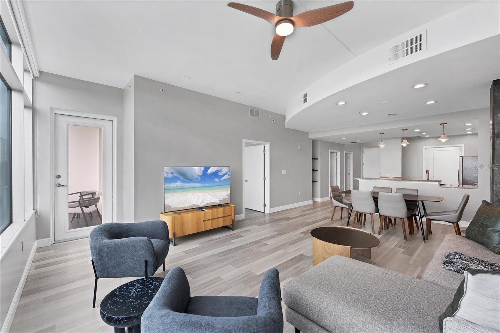 Image 9 of 49 For 525 Jackson Street 705