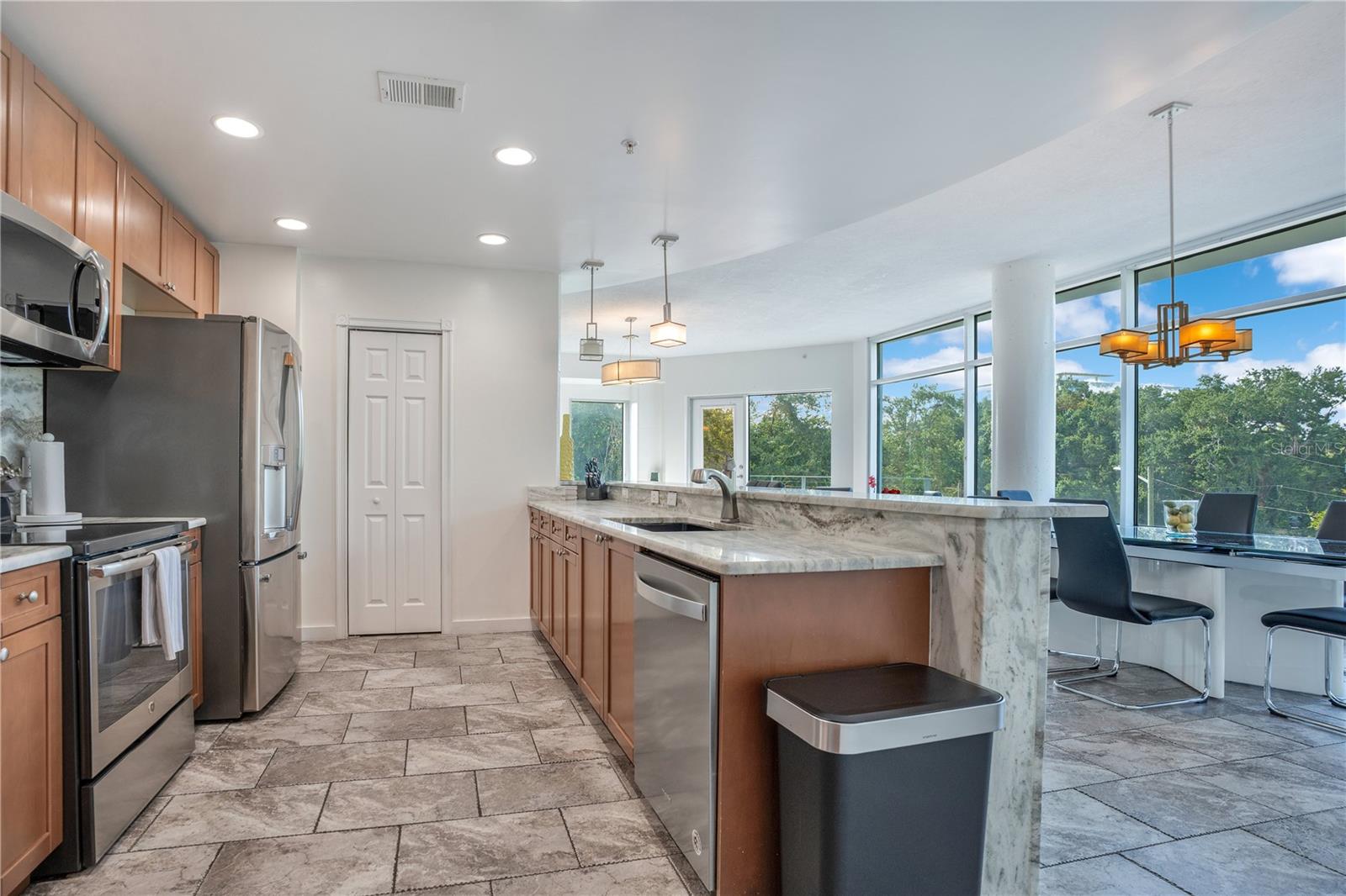 Image 11 of 68 For 525 Jackson Street 302