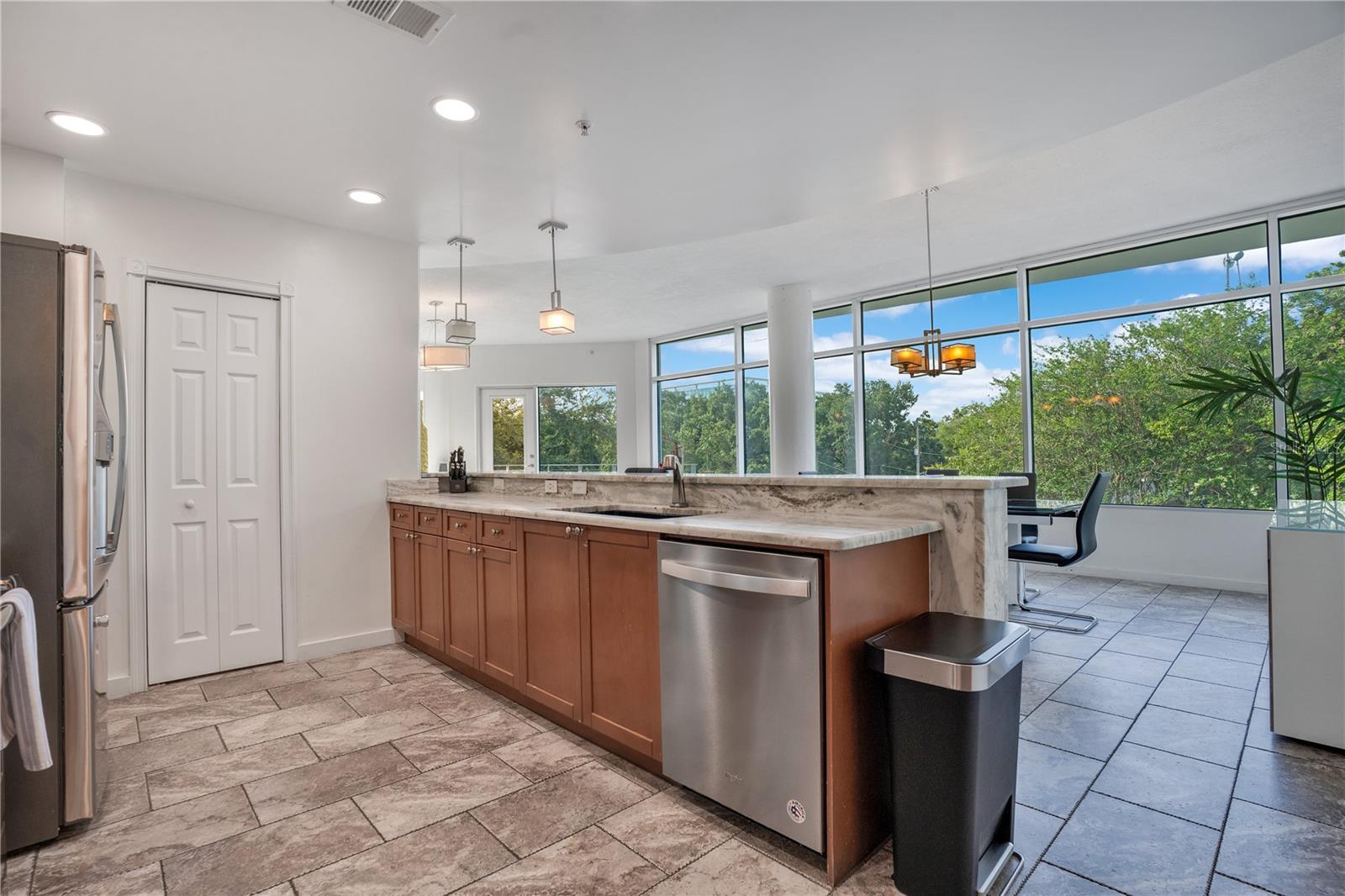 Image 16 of 68 For 525 Jackson Street 302