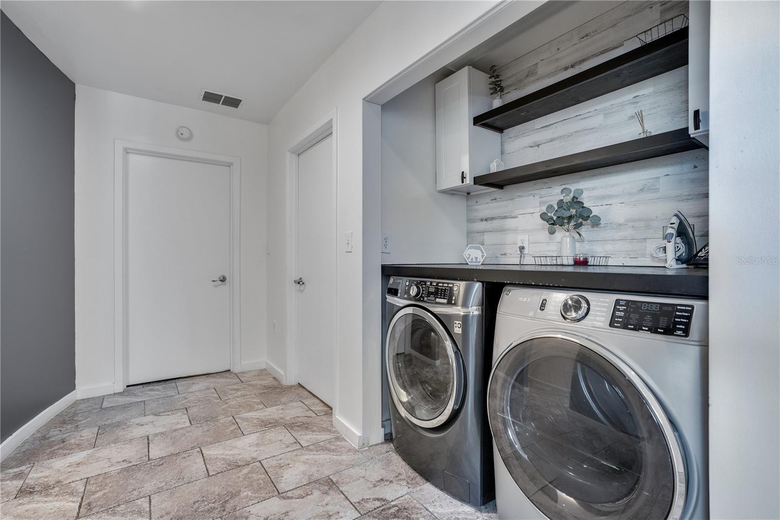 Image 42 of 68 For 525 Jackson Street 302