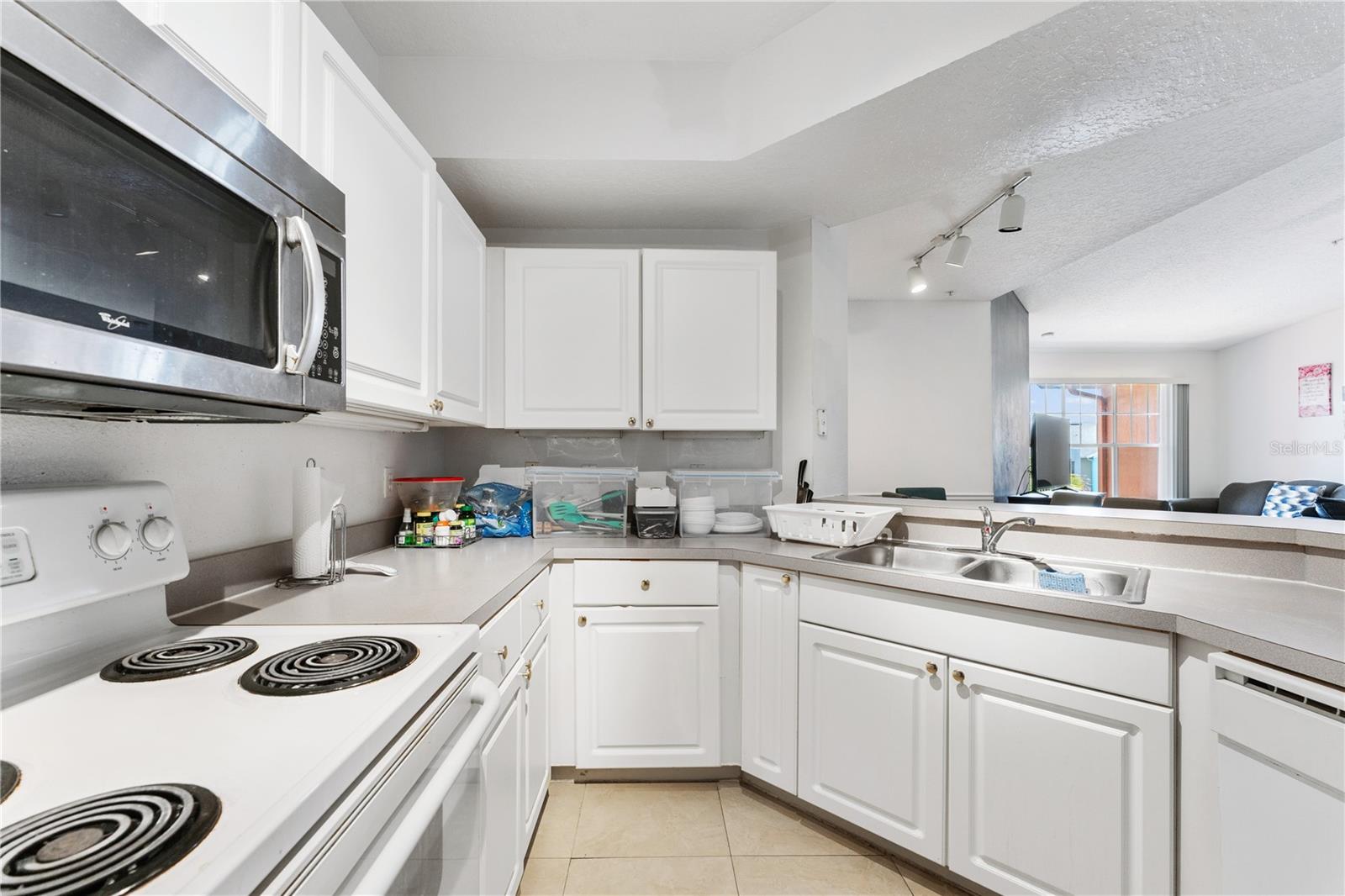 Image 13 of 33 For 5560 Metrowest Boulevard 303