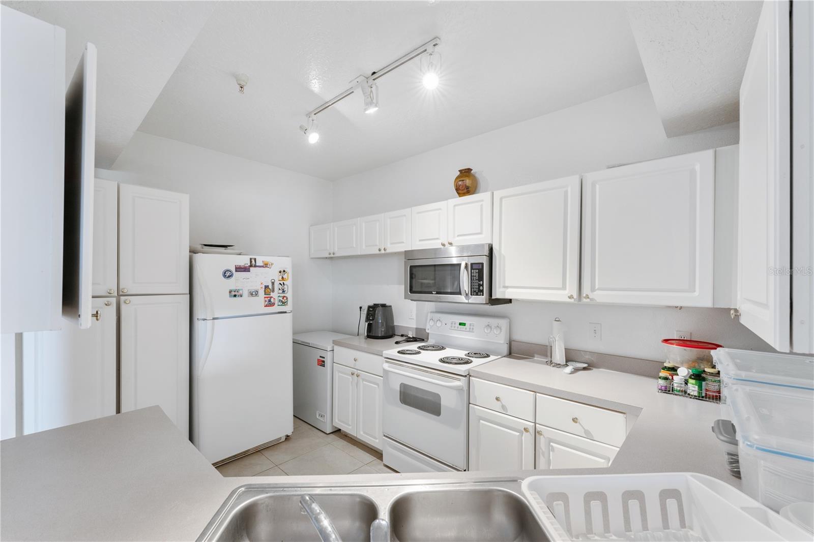 Image 14 of 33 For 5560 Metrowest Boulevard 303