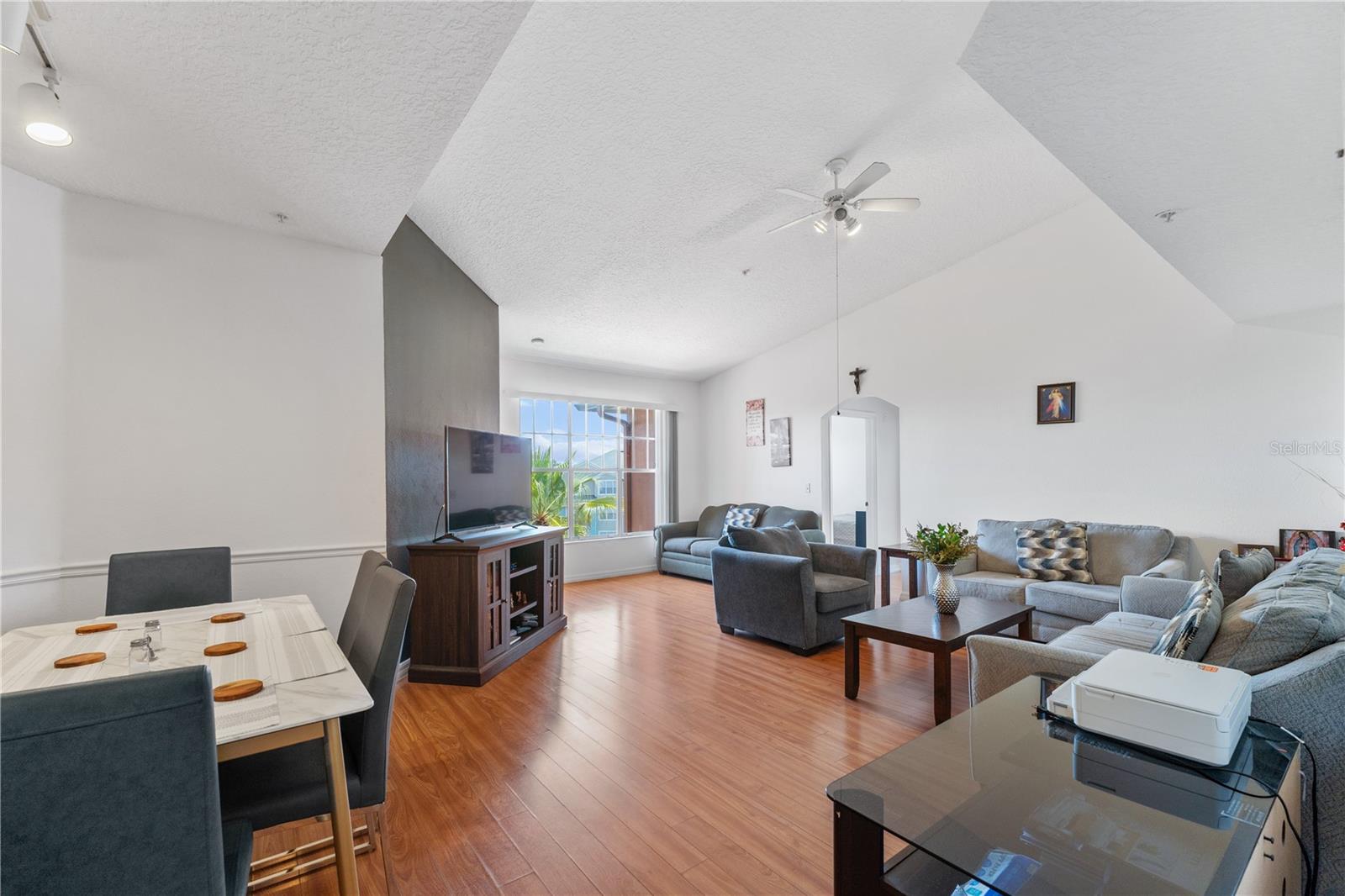 Image 15 of 33 For 5560 Metrowest Boulevard 303