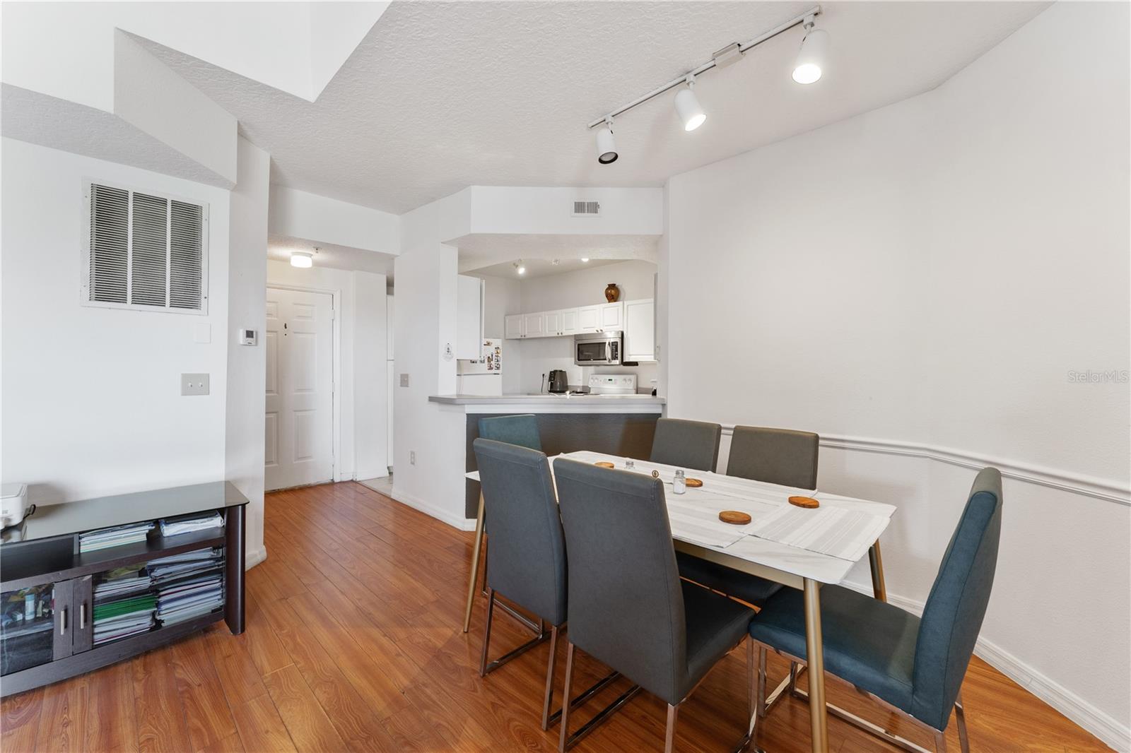 Image 16 of 33 For 5560 Metrowest Boulevard 303