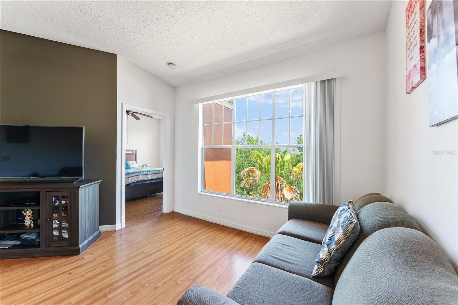 Image 19 of 33 For 5560 Metrowest Boulevard 303