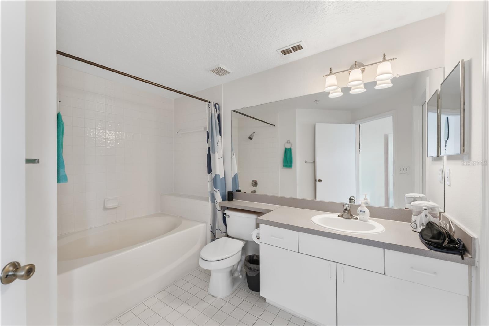 Image 31 of 33 For 5560 Metrowest Boulevard 303
