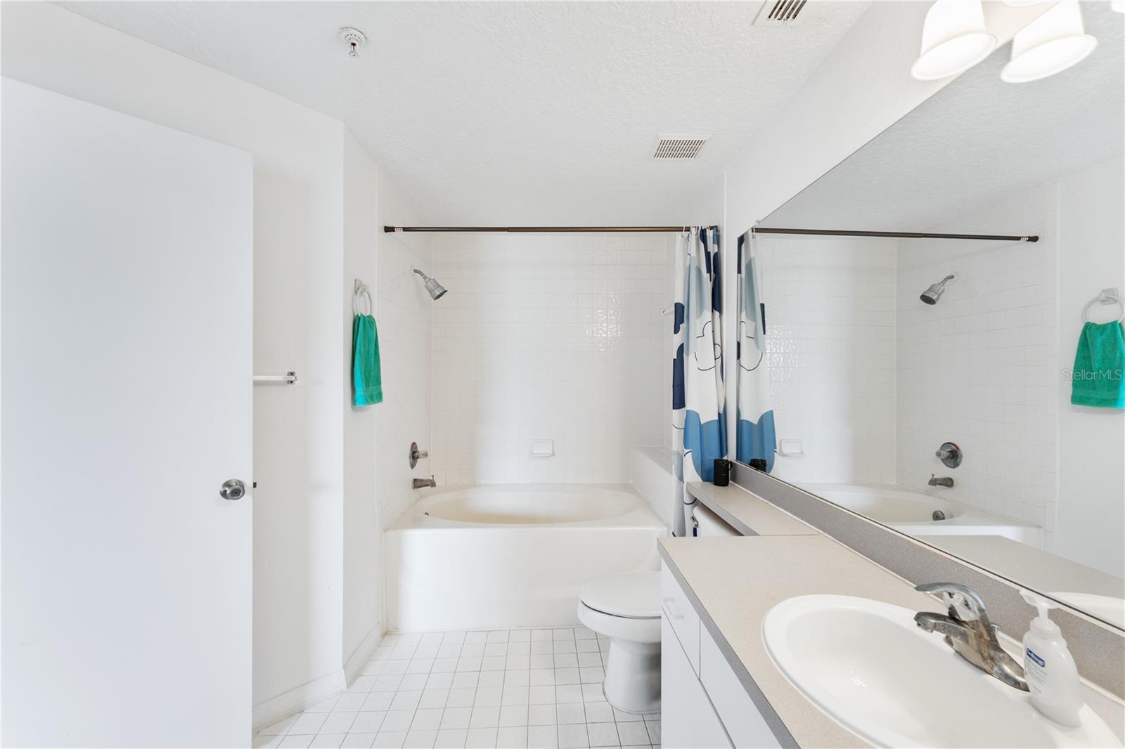 Image 32 of 33 For 5560 Metrowest Boulevard 303