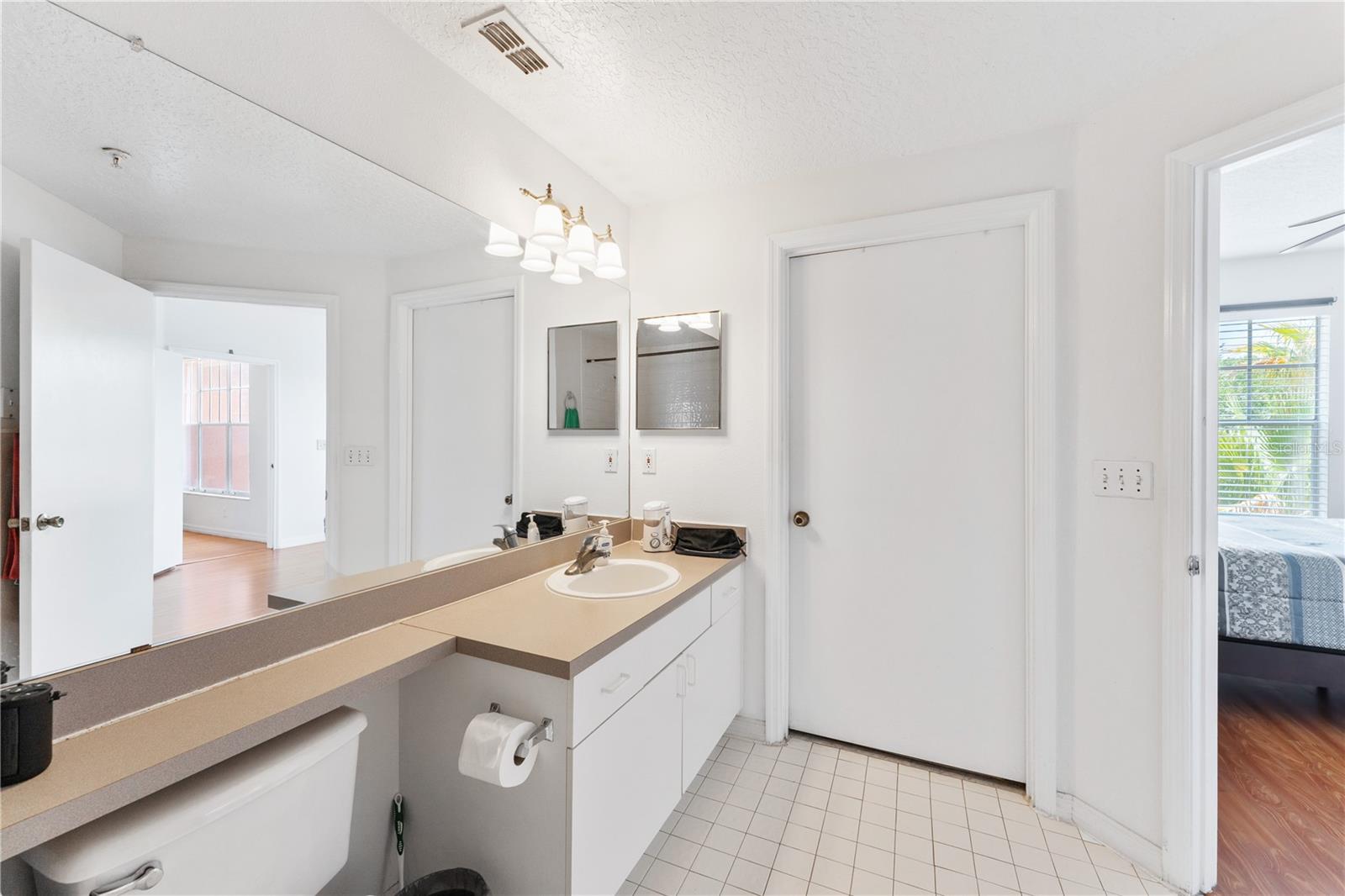 Image 33 of 33 For 5560 Metrowest Boulevard 303