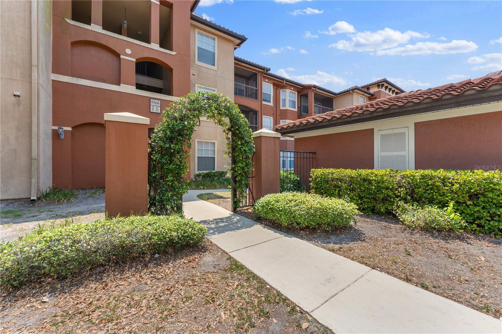 Image 9 of 33 For 5560 Metrowest Boulevard 303