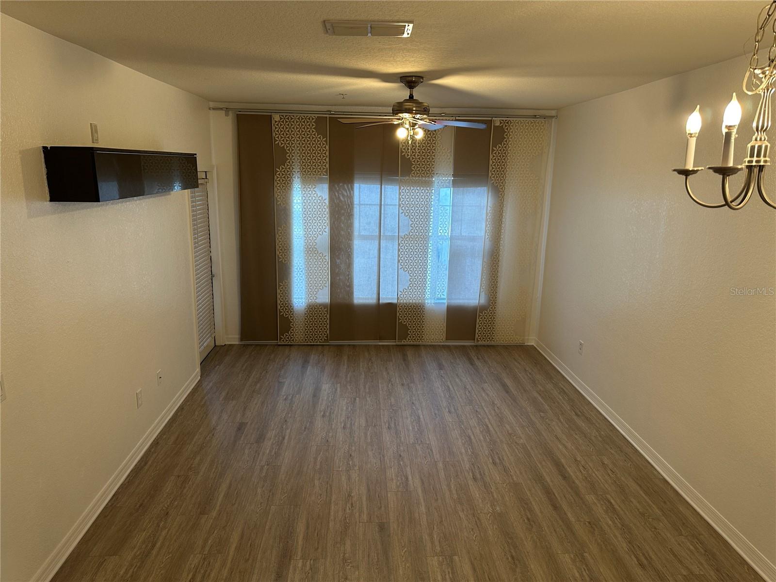 Image 10 of 22 For 2370 Grand Central Parkway 4