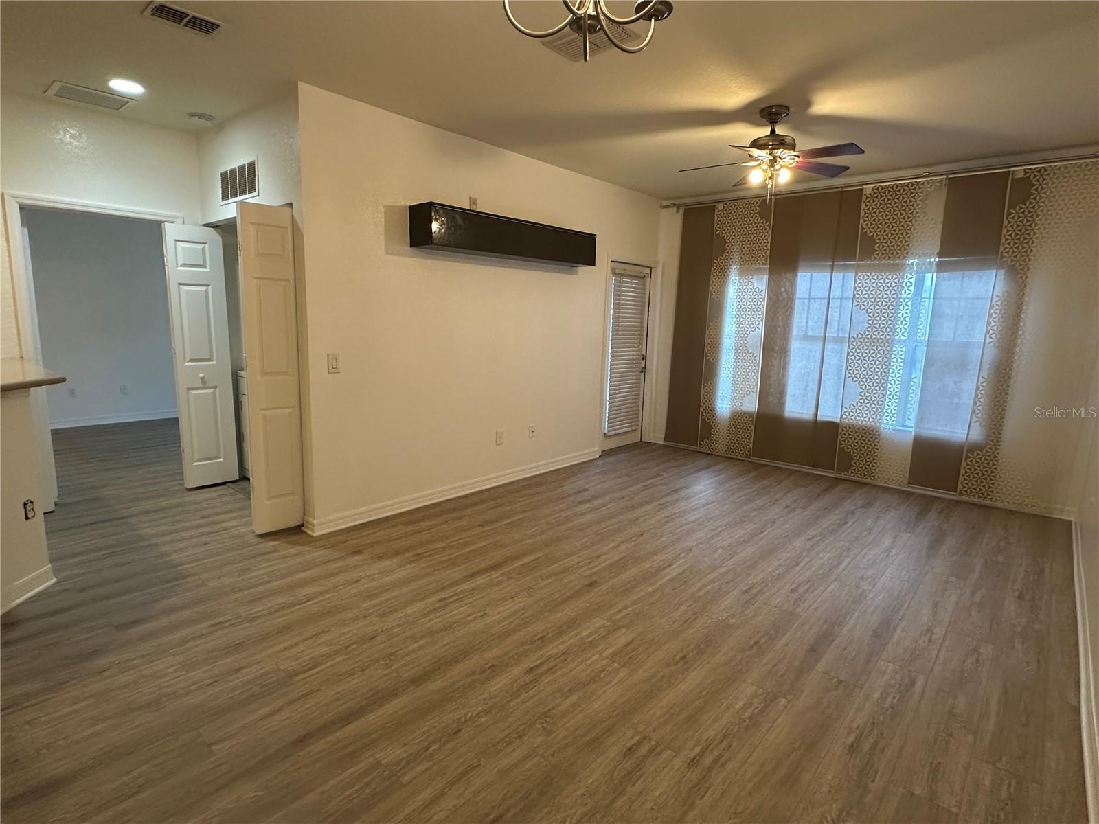 Image 12 of 22 For 2370 Grand Central Parkway 4