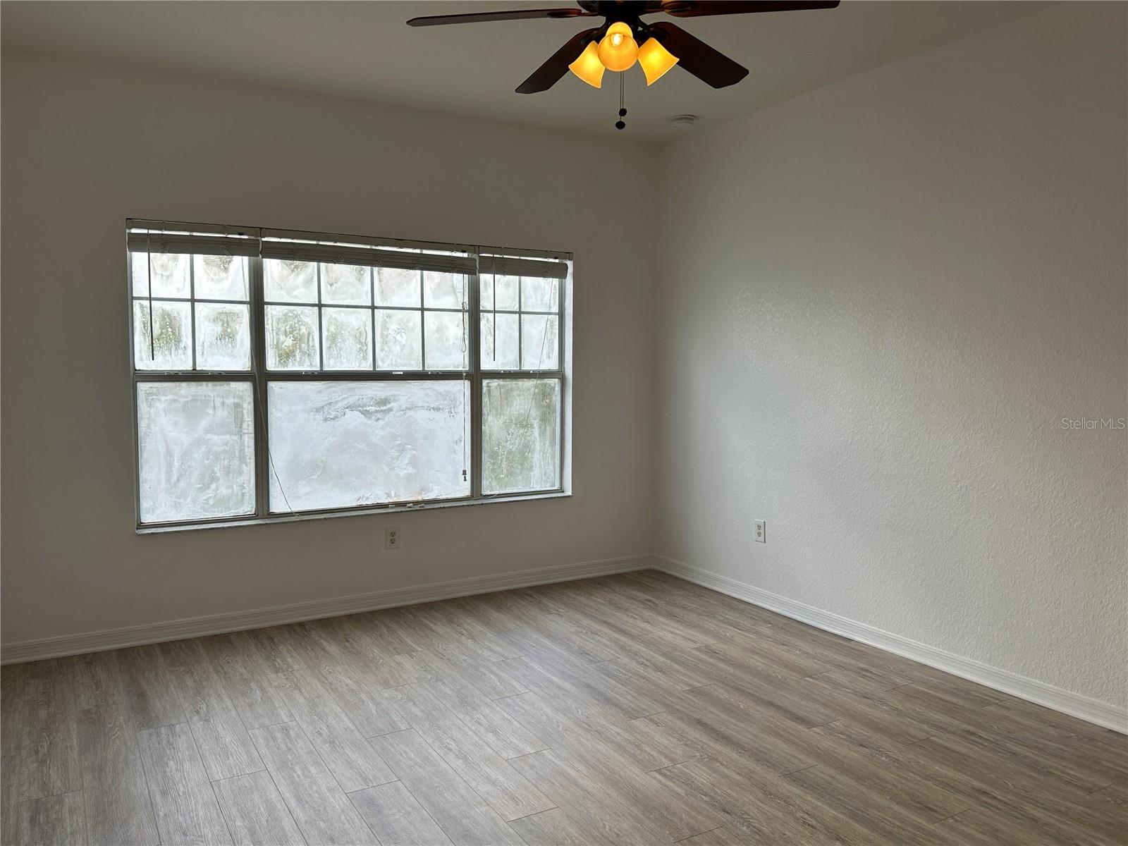 Image 14 of 22 For 2370 Grand Central Parkway 4