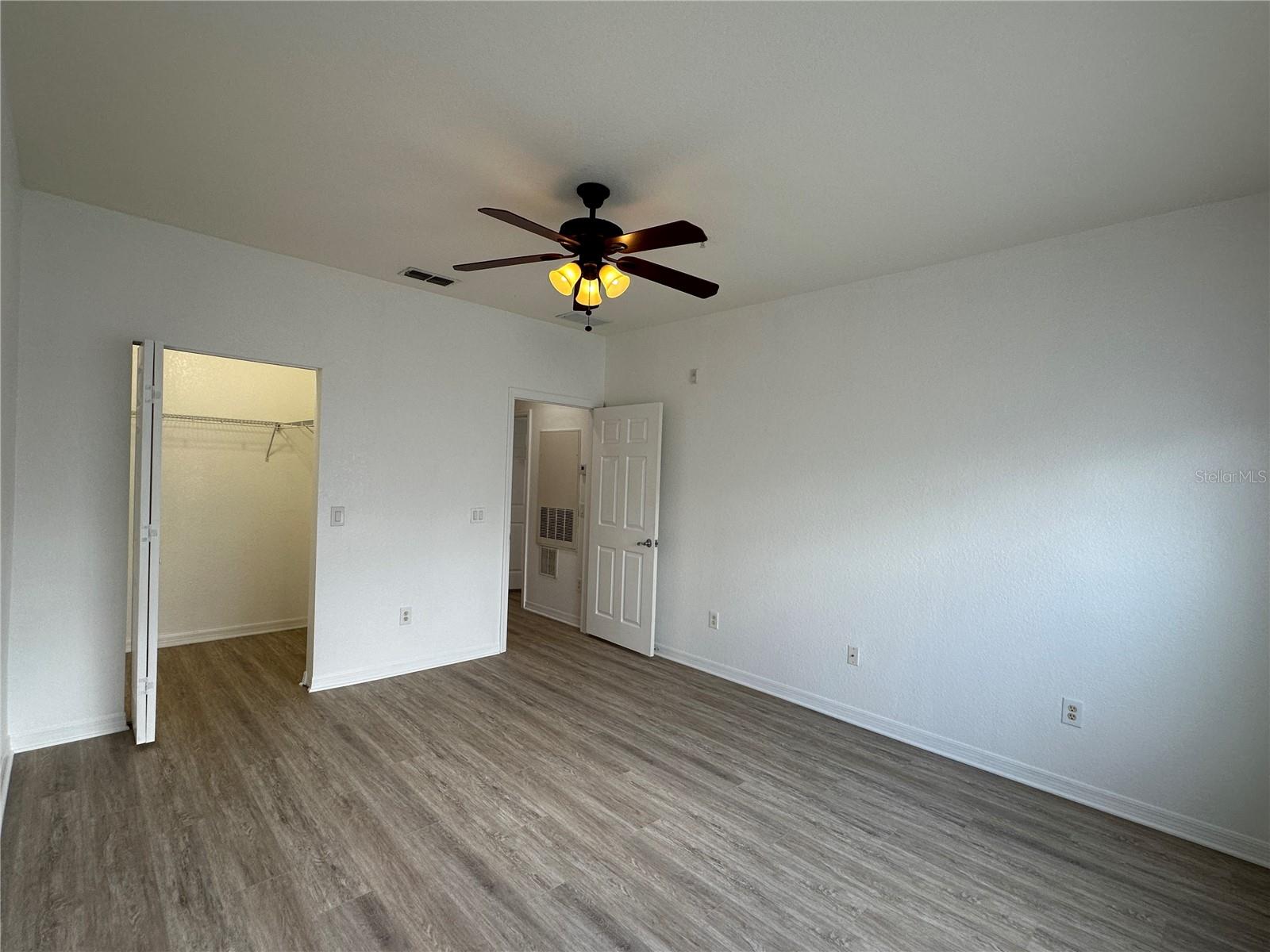 Image 16 of 22 For 2370 Grand Central Parkway 4