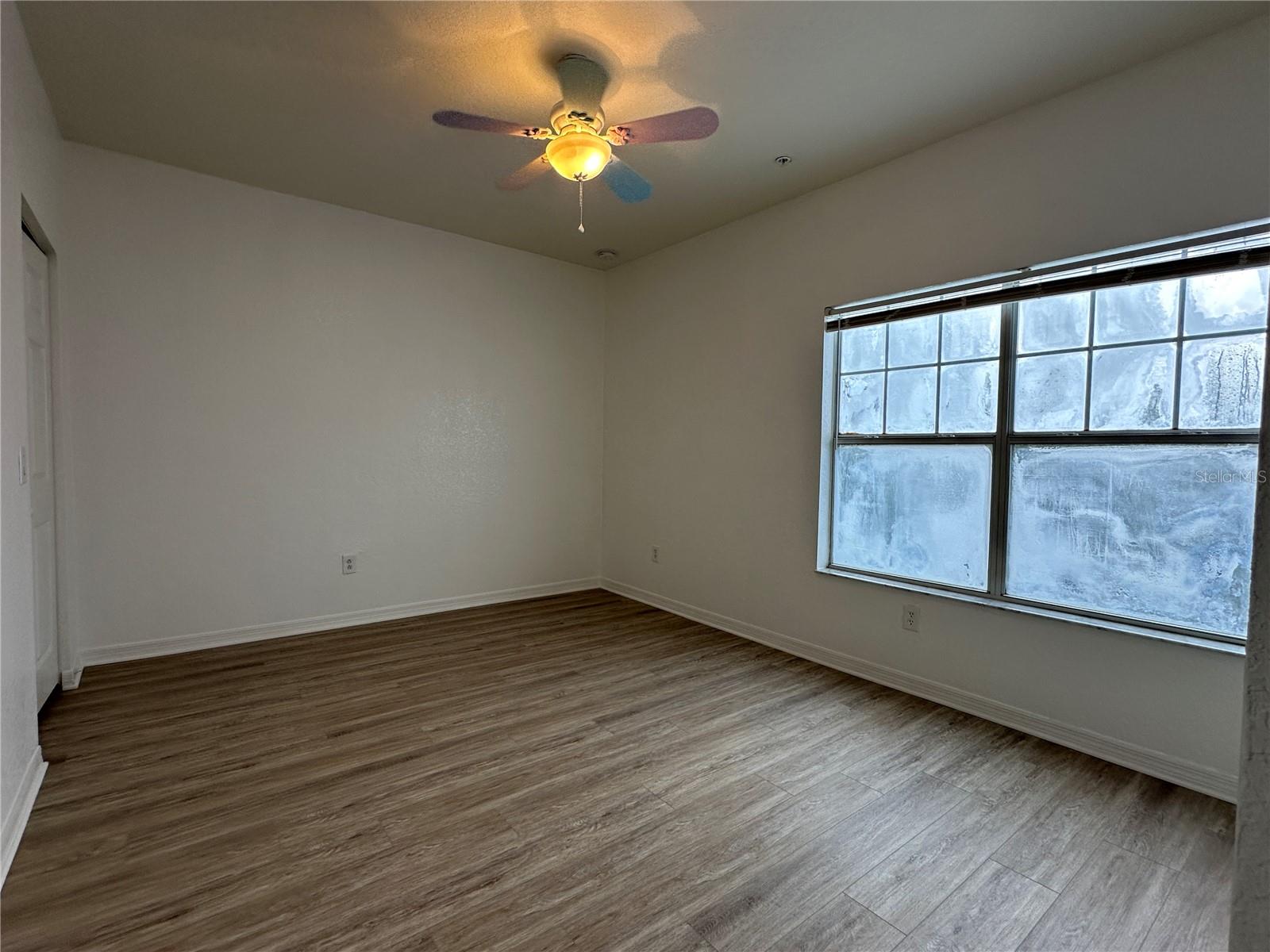Image 17 of 22 For 2370 Grand Central Parkway 4