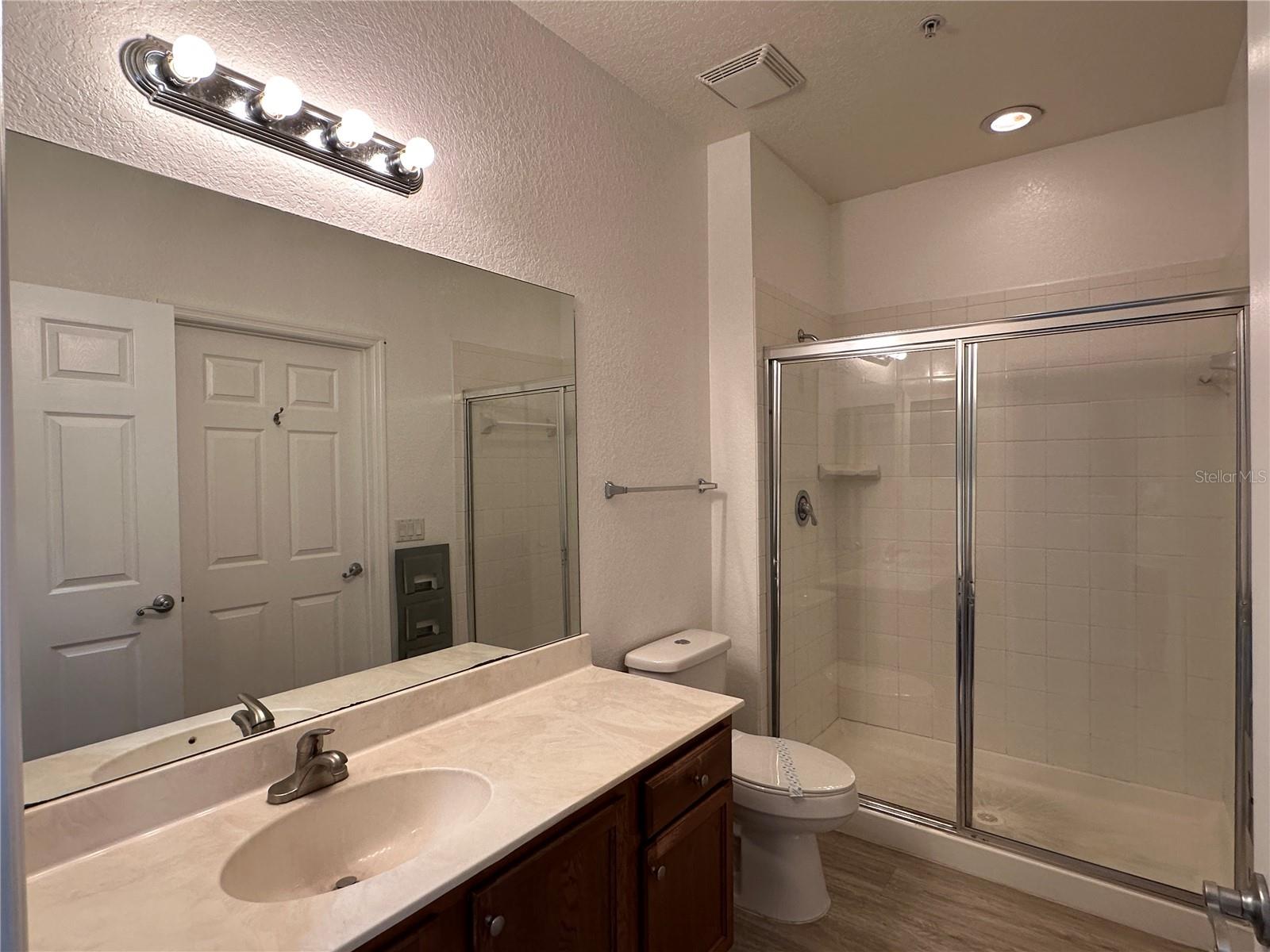 Image 19 of 22 For 2370 Grand Central Parkway 4
