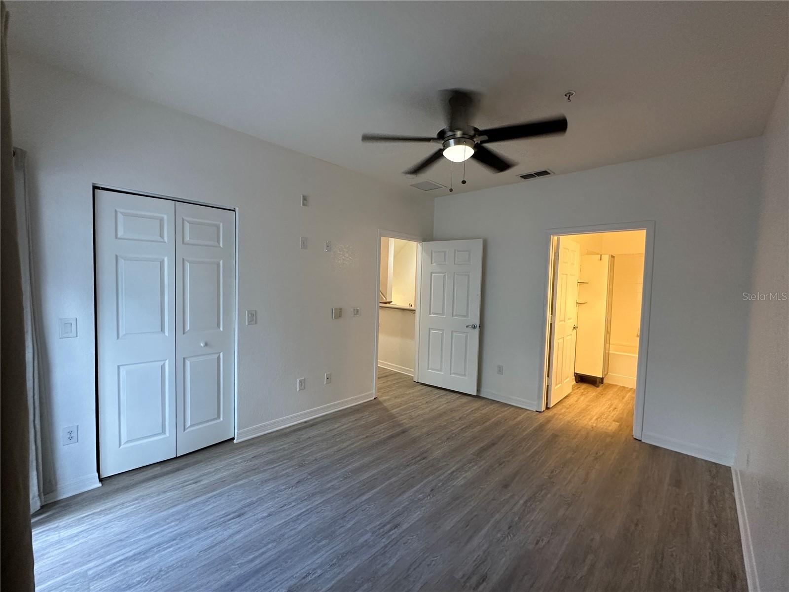 Image 3 of 22 For 2370 Grand Central Parkway 4
