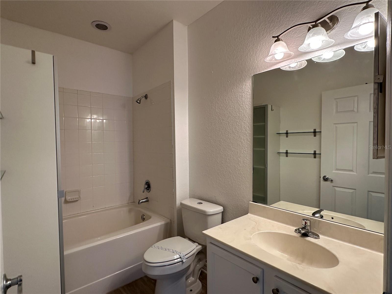Image 4 of 22 For 2370 Grand Central Parkway 4