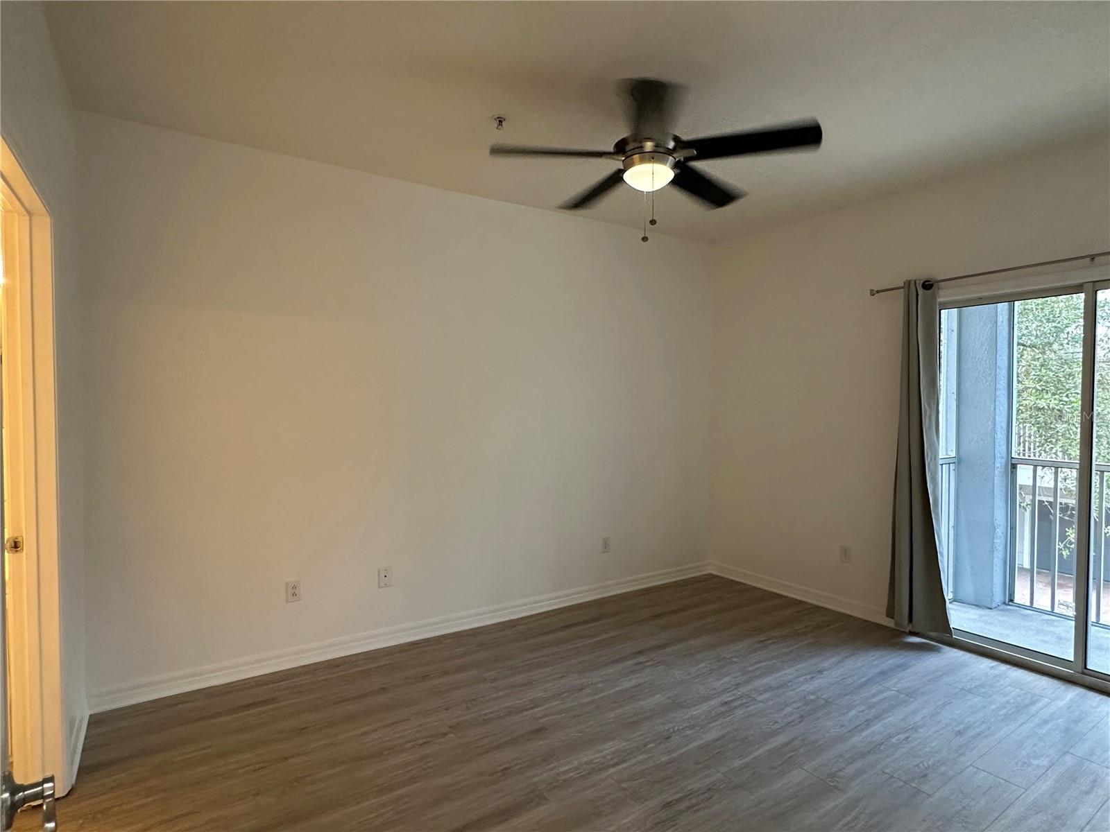 Image 6 of 22 For 2370 Grand Central Parkway 4