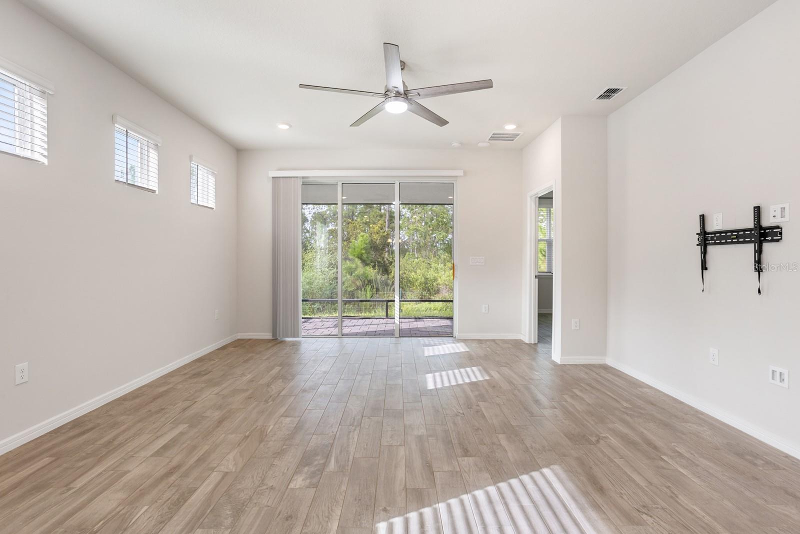 Image 11 of 40 For 2458 Cliff Way