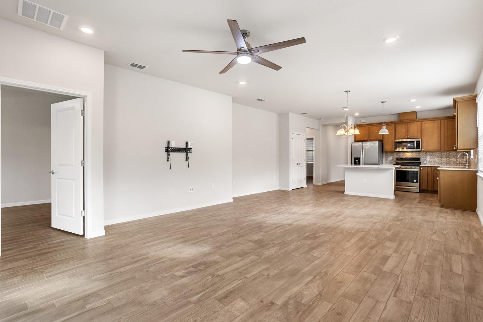 Image 32 of 40 For 2458 Cliff Way