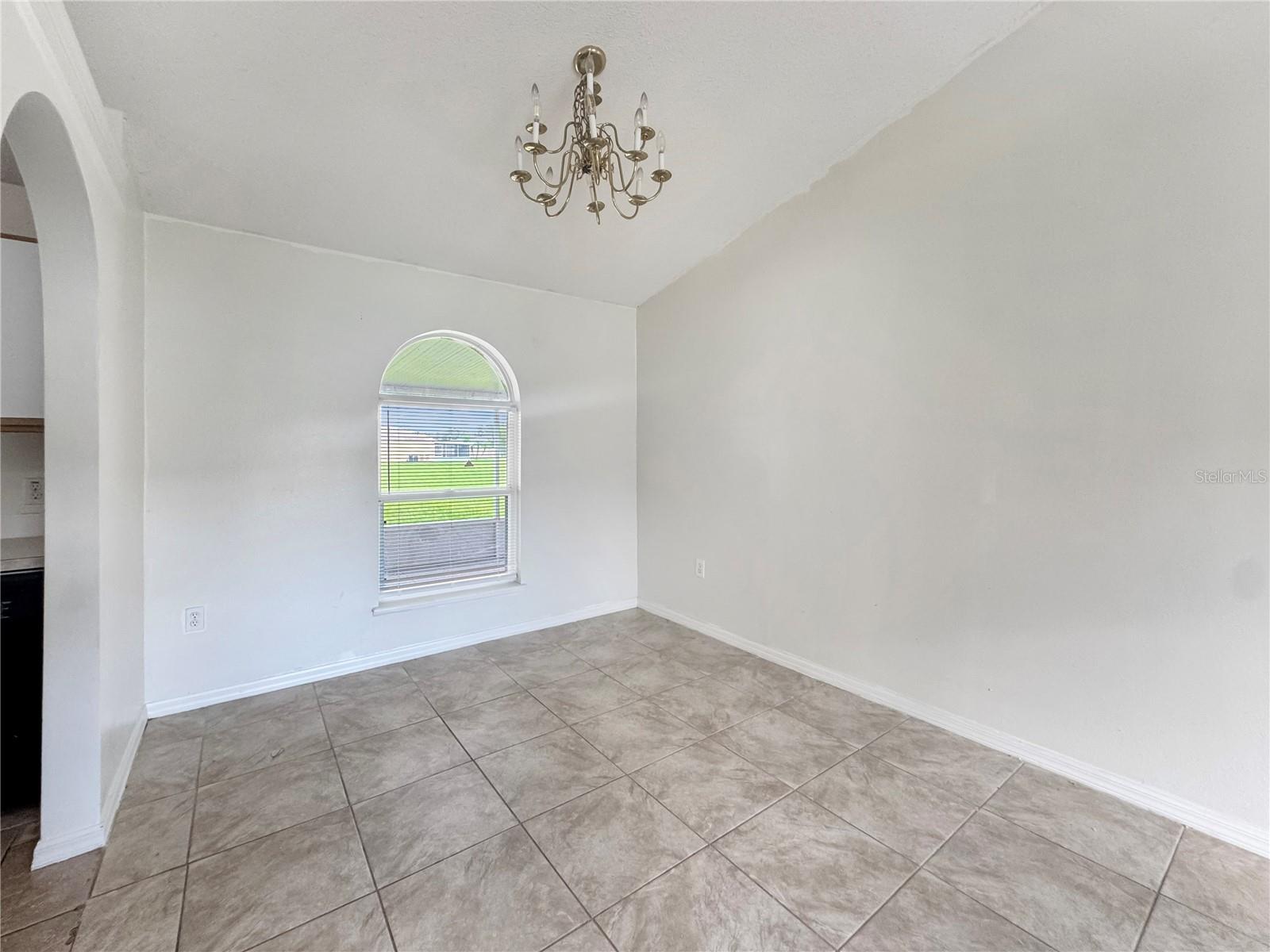Image 5 of 19 For 2470 Augusta Way