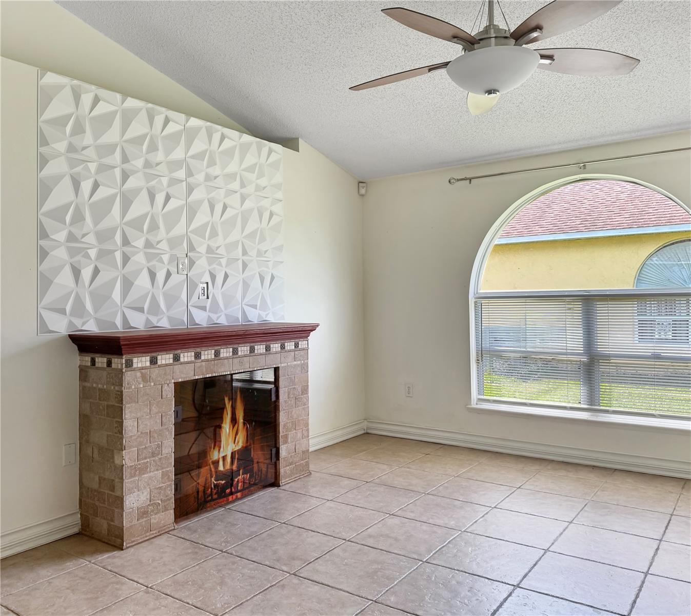Image 6 of 19 For 2470 Augusta Way