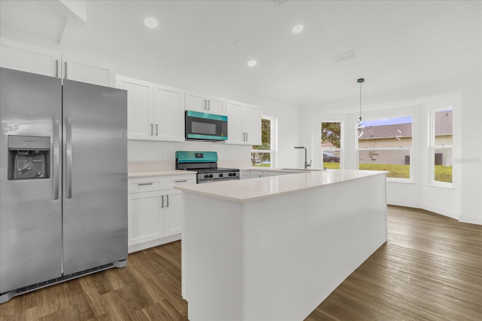 Image 4 of 20 For 8514 Rainbow Avenue