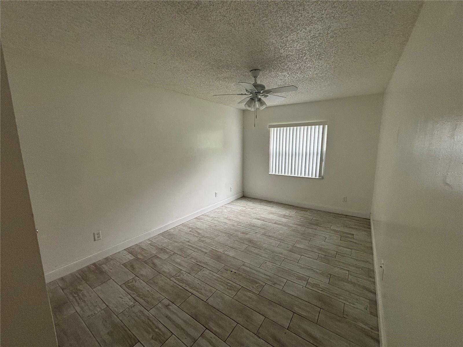 Image 16 of 22 For 9950 Turf Way 02
