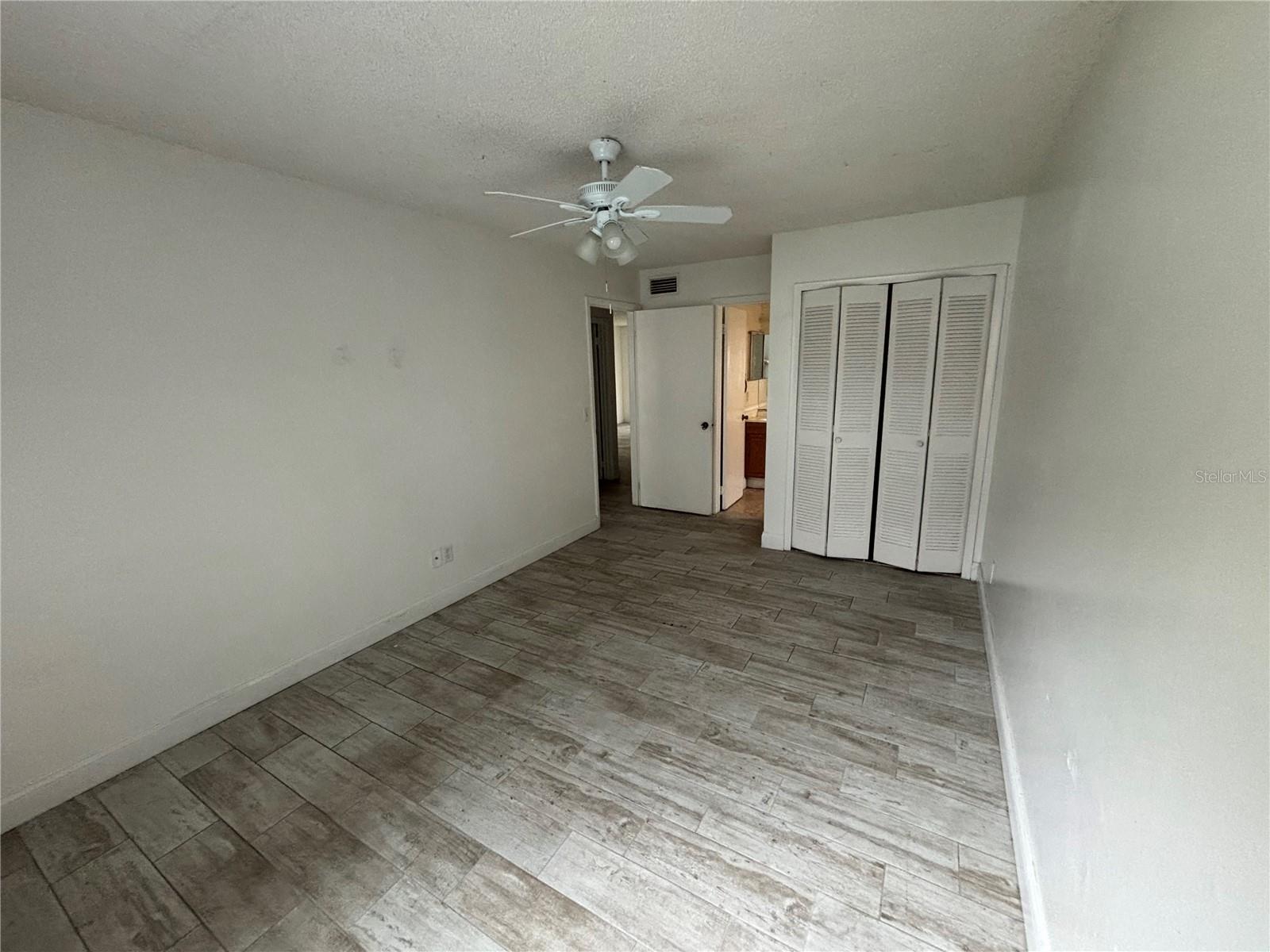 Image 17 of 22 For 9950 Turf Way 02