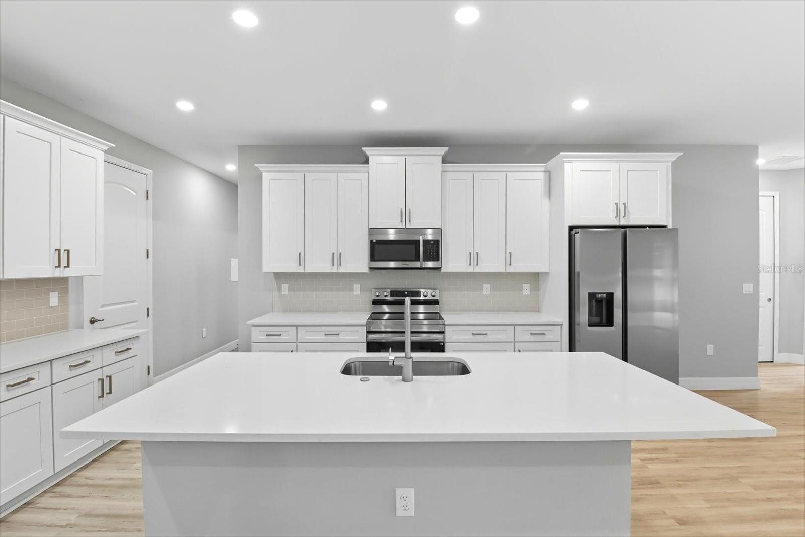 Listing photo id 10 for 55 Woodfield Circle