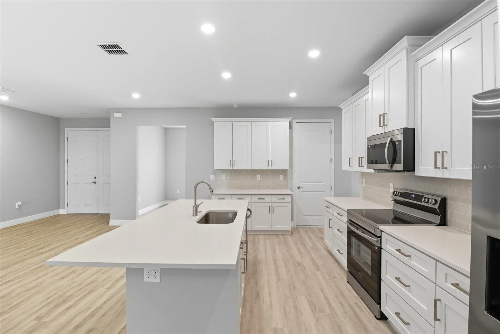 Listing photo id 13 for 55 Woodfield Circle