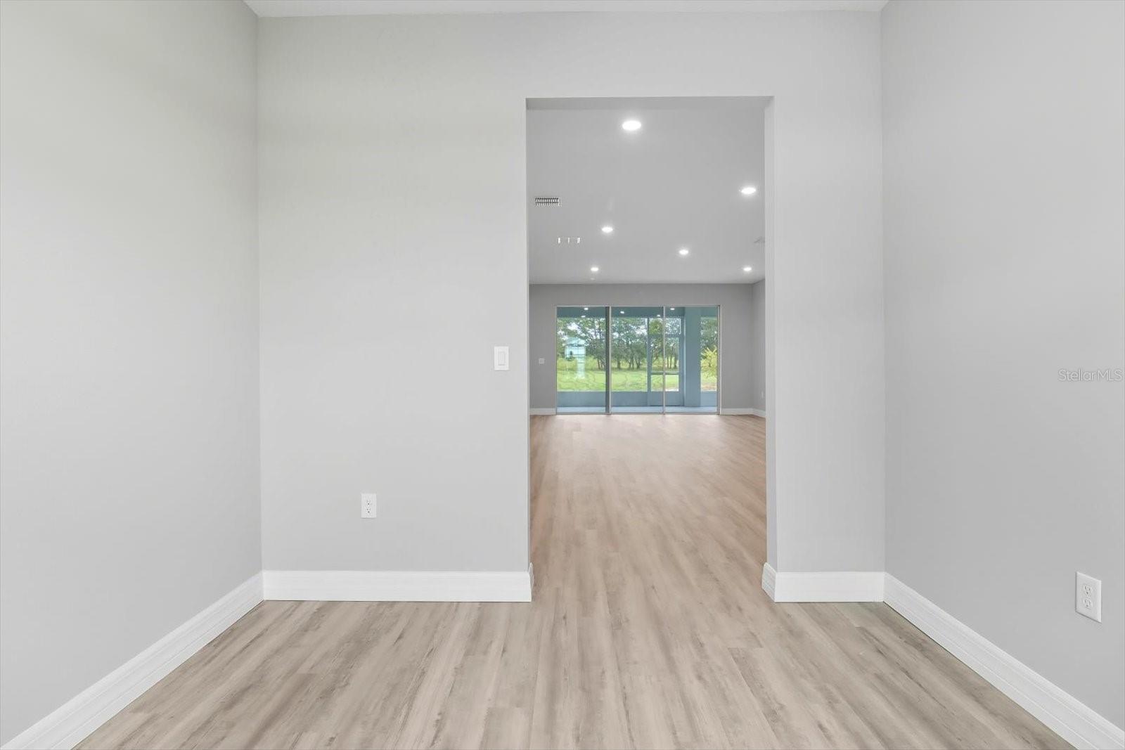 Listing photo id 16 for 55 Woodfield Circle