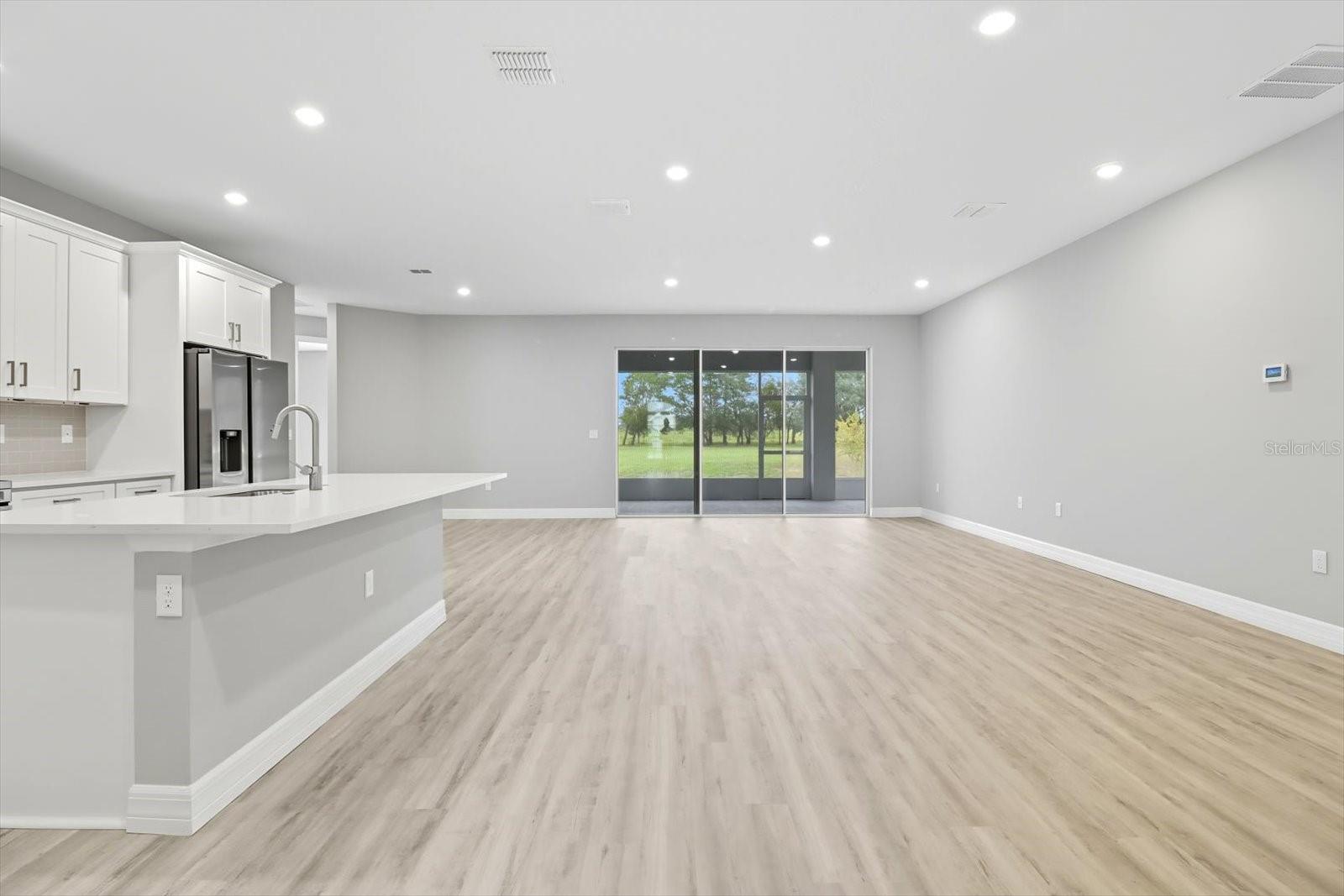 Listing photo id 5 for 55 Woodfield Circle