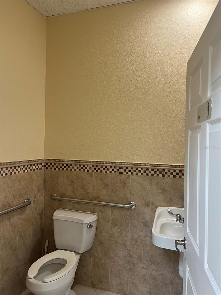 Image 14 of 18 For 1664 Goldenrod Road N 8104