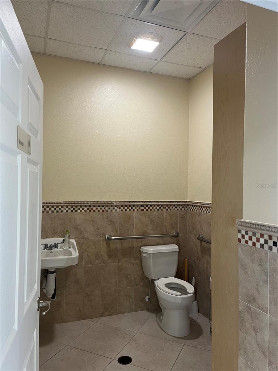 Image 9 of 18 For 1664 Goldenrod Road N 8104