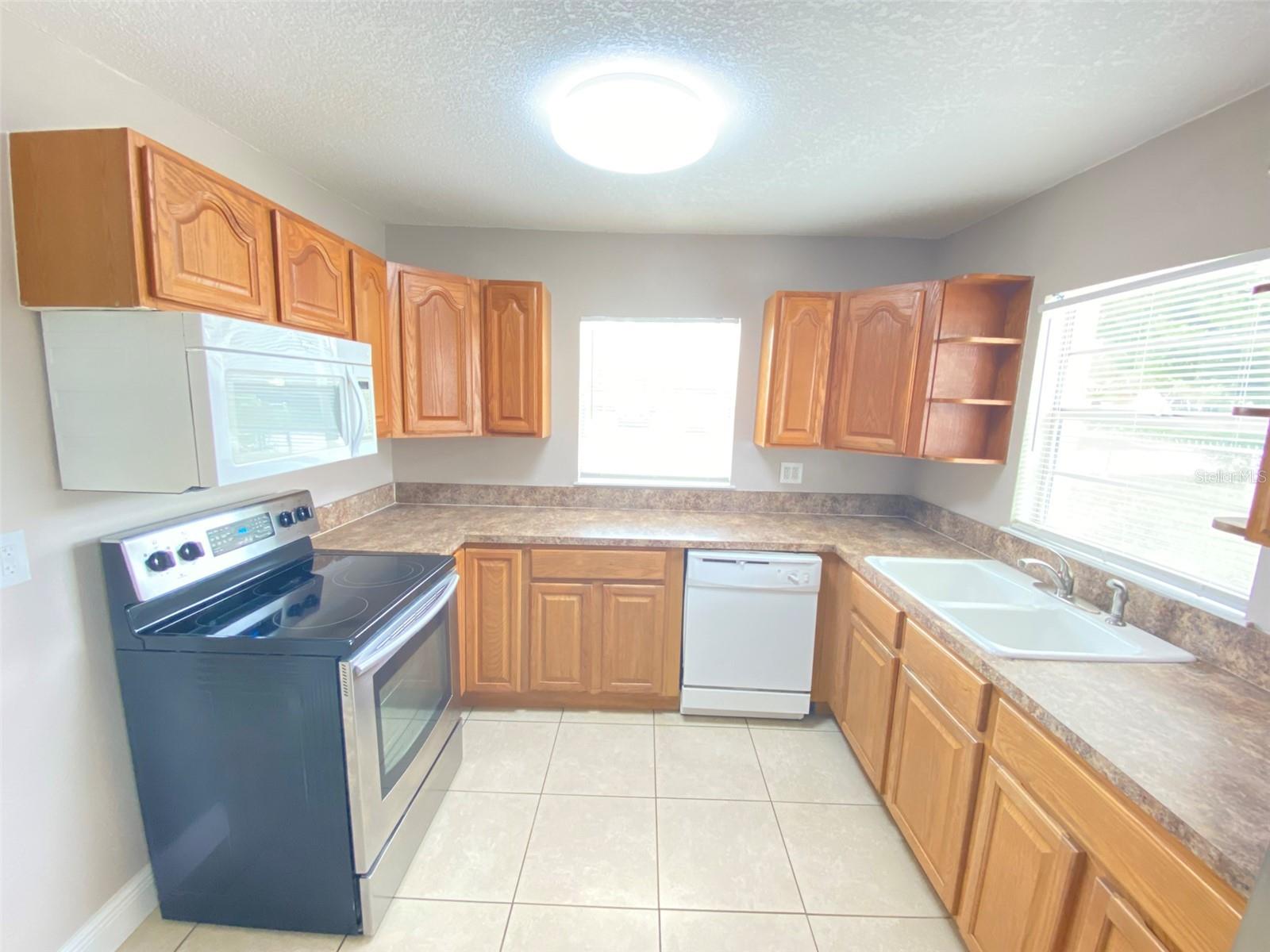 Image 22 of 40 For 661 Encino Way
