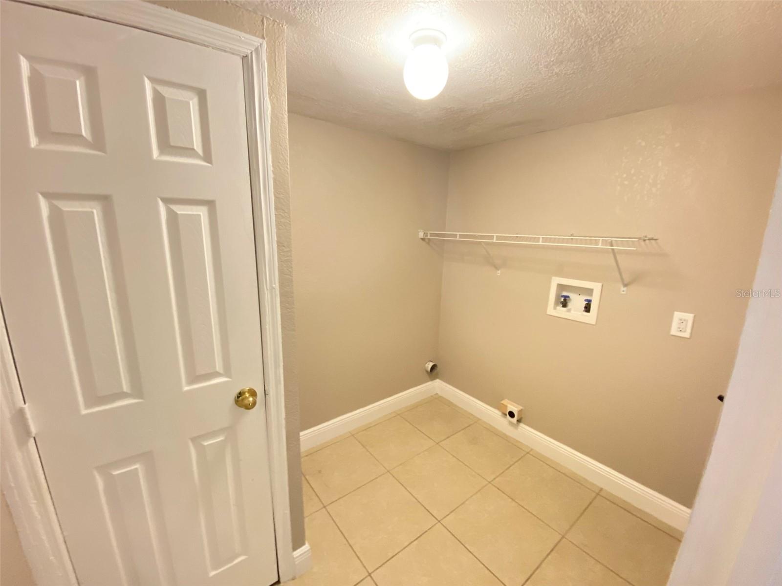 Image 27 of 40 For 661 Encino Way