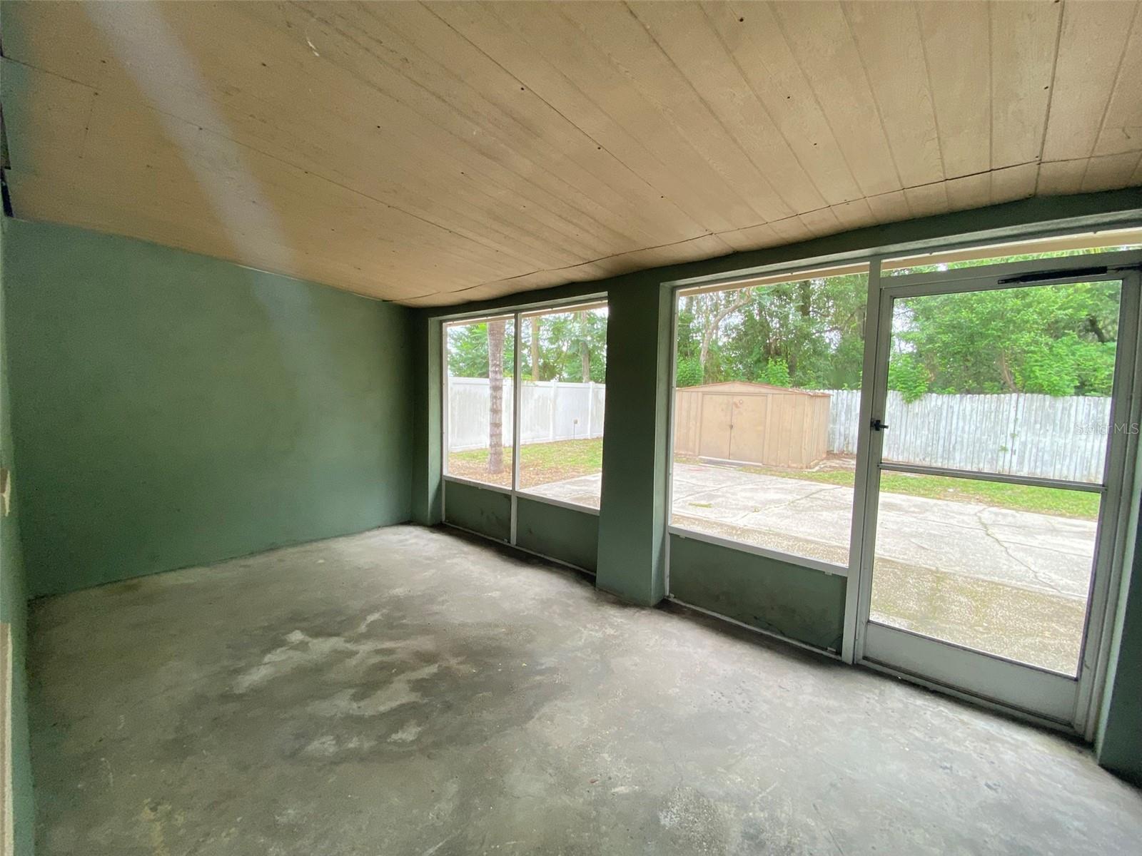 Image 31 of 40 For 661 Encino Way