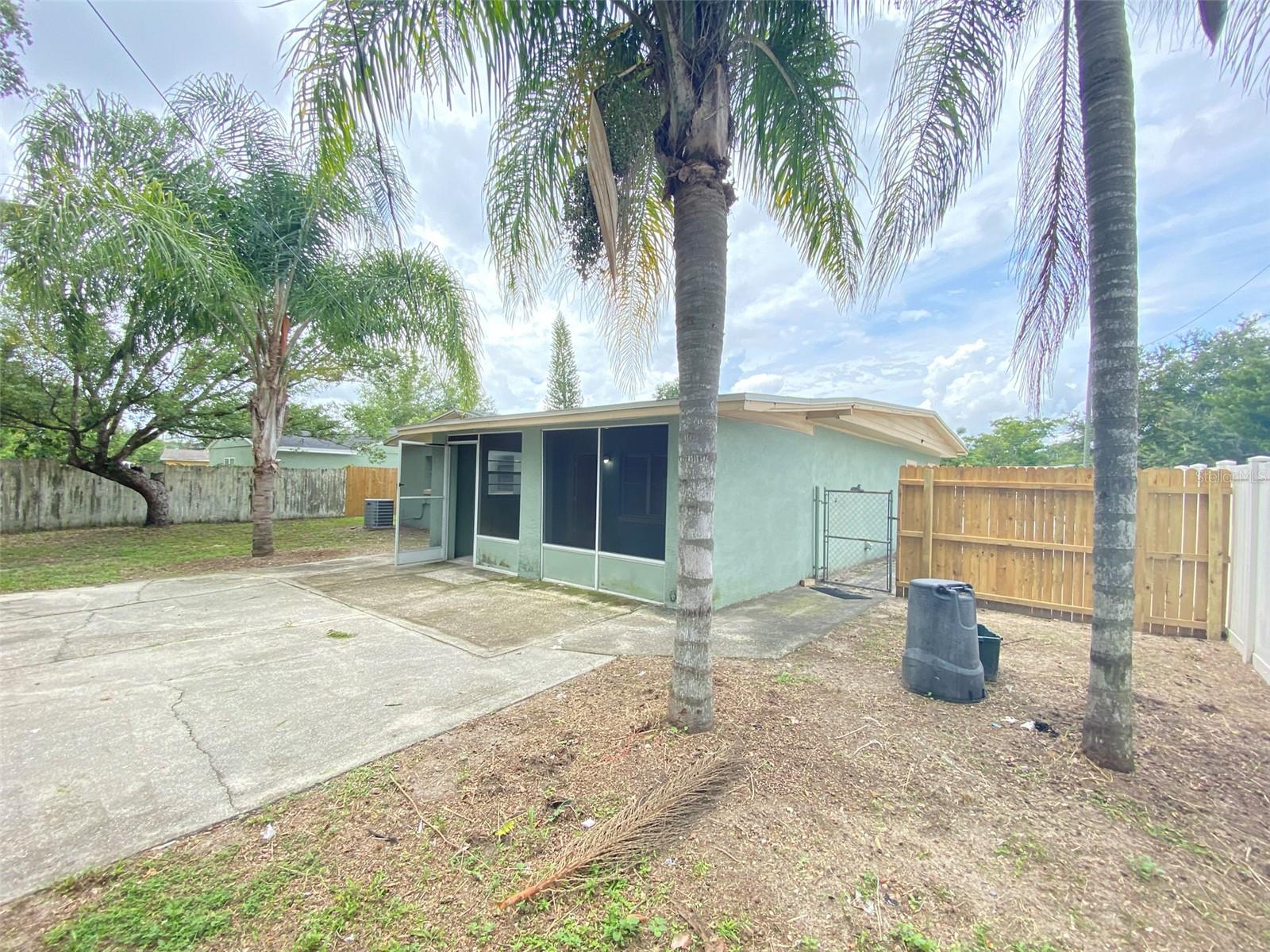 Image 35 of 40 For 661 Encino Way
