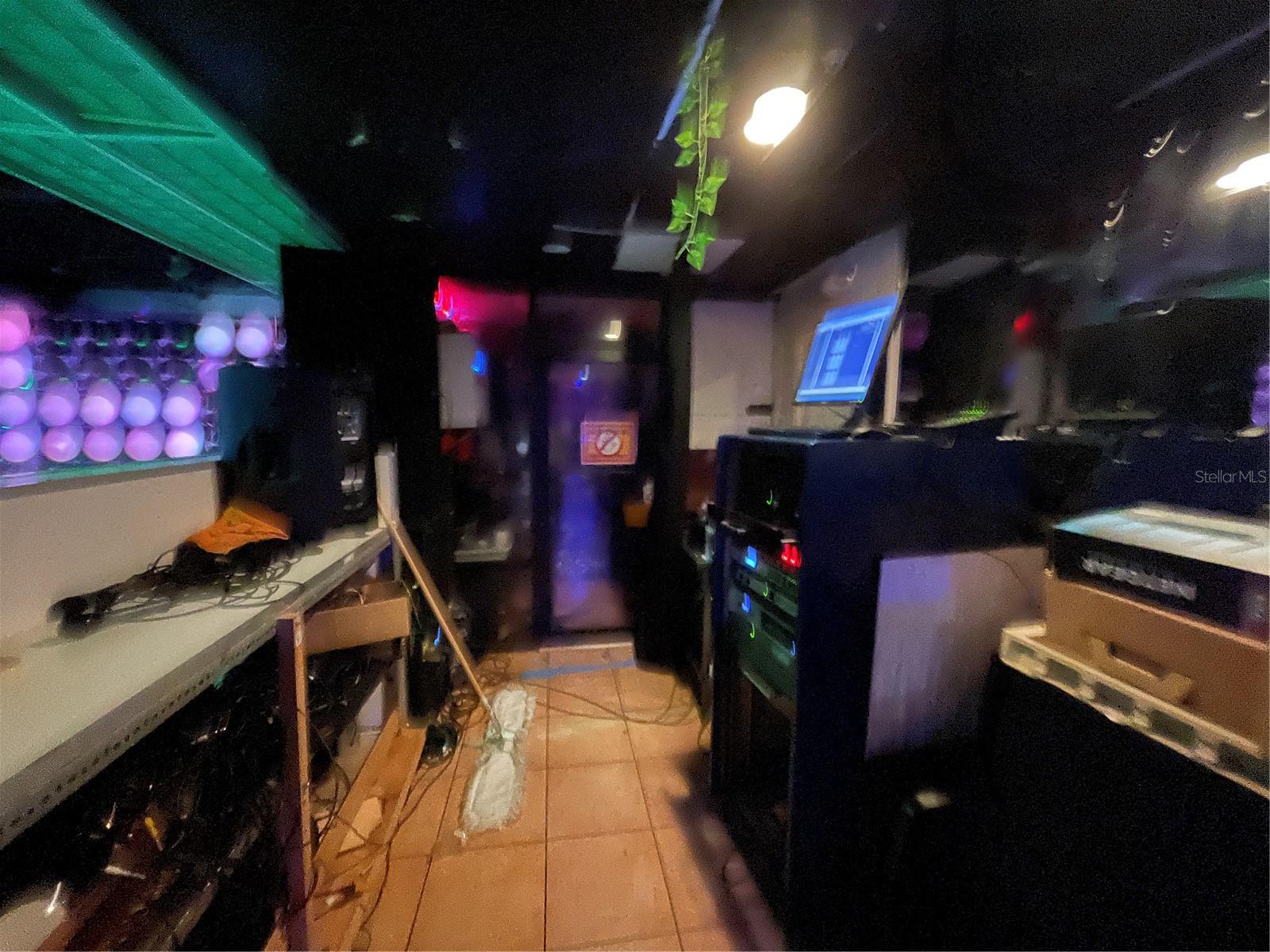 Image 5 of 8 For 1919 Colonial Drive